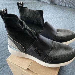 Michael Kors Slip On High Top size 6.5